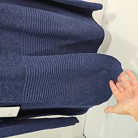 Women's Cardigan - Picture 8 of 8